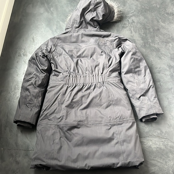 Hooded North Face Long Parka - Picture 5 of 10